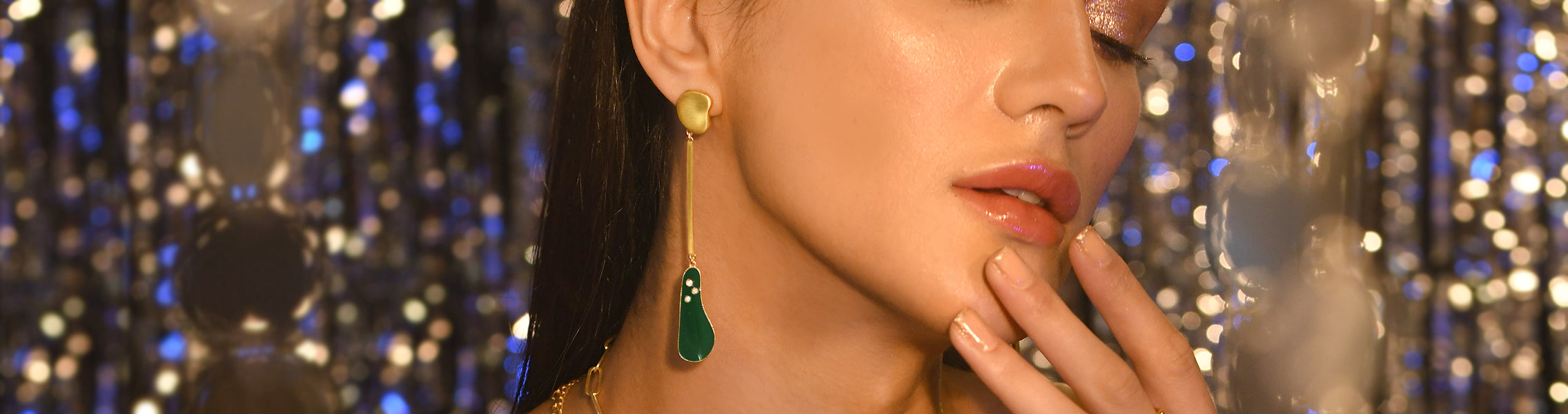 DROP EARRINGS